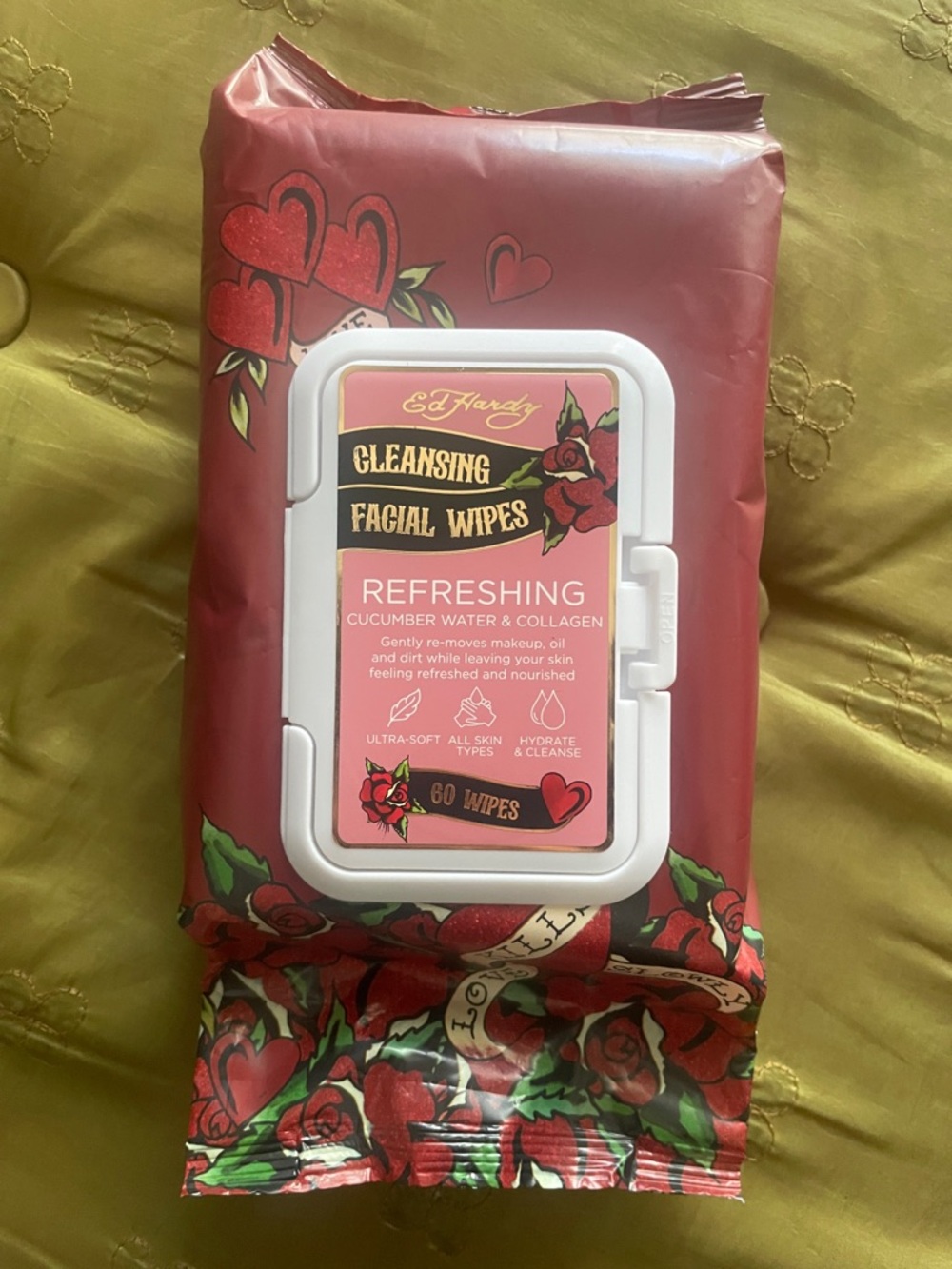 Ed Hardy Cleansing Facial Wipes (60 Wipes) New in Package